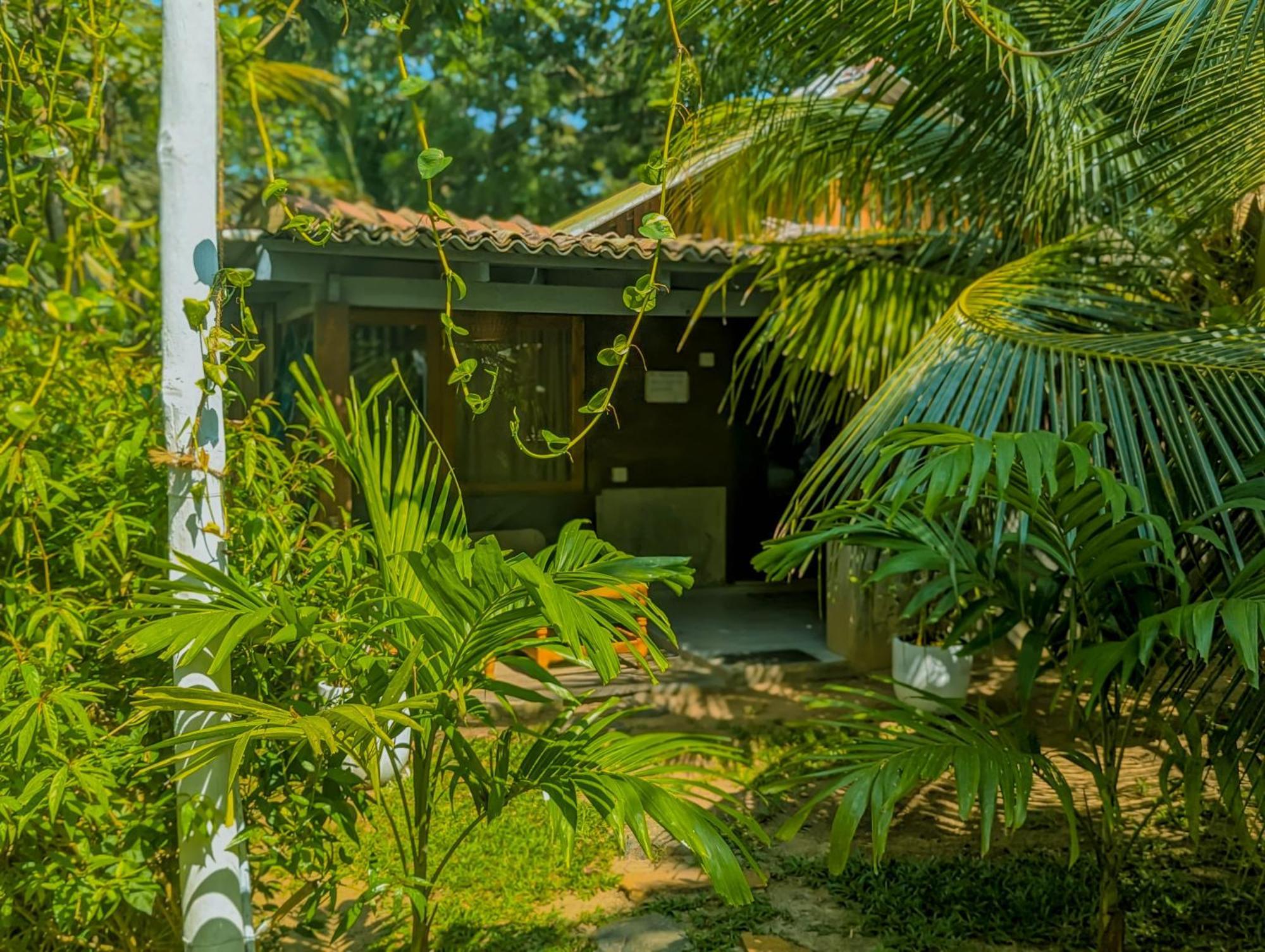 Neem Jay Beach Resort Тангалле Екстер'єр фото